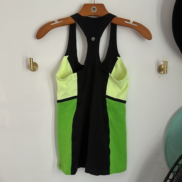 Lulu lemon size 4 tank - Picture 2 of 2